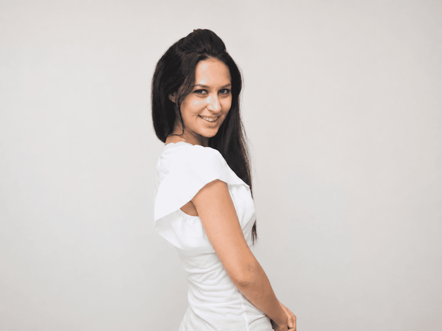 Алла Флат — адвокат и нотариус за рабочим столом